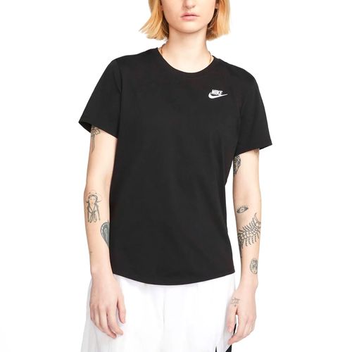 Remera Nike Sportswear Club Essentials Mujer